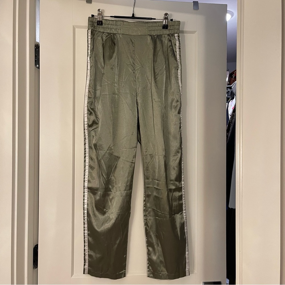 Pretty Little Thing - high waisted satin track pants